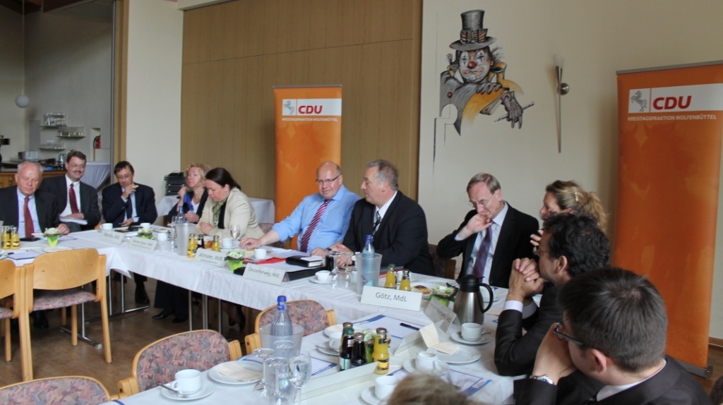 17.60.2012 - Altmaier im Asse Schacht. - Peter Altmaier beim Kaffeegespräch in Remlingen mit den CDU-Vertretern.