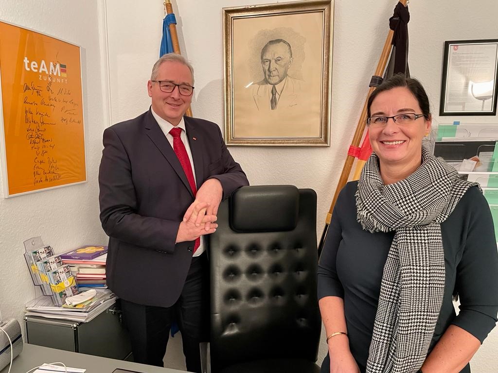 Landesvorsitzender Frank Oesterhelweg MdL stellt Veronika Koch MdL als Kandidatin fr den CDU-Bundesvorstand vor.