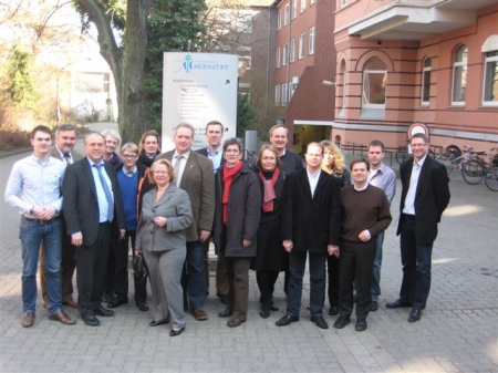 Unser Bild zeigt den CDU-Landesvorstand Braunschweig während der Klausurtagung im Braunschweiger Marienstift, 3. von links Direktor Dr. Budde, der die Vorstandsmitglieder begrüßte. Unser Bild zeigt den CDU-Landesvorstand Braunschweig während der Klausurtagung im Braunschweiger Marienstift, 3. von links Direktor Dr. Budde, der die Vorstandsmitglieder begrüßte.